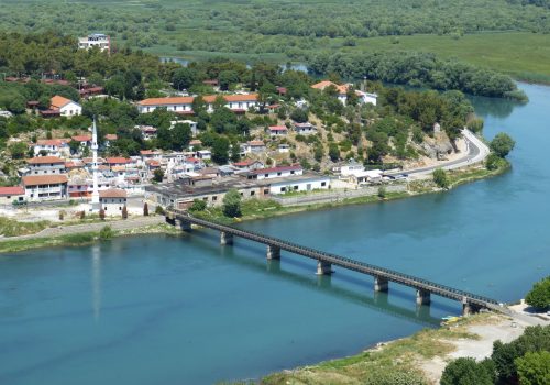 albania_skoder_river_village_mosque_minaret_water_landscape-836069.jpg!d