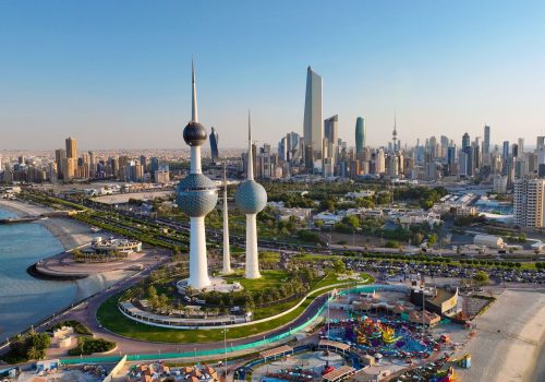 مسافرون يستعدون للاستمتاع بعروض العيد الوطني الكويتي للسفر